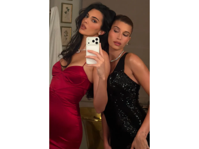 Egyetlen képpel Kendall Jenner és Hailey Bieber diktálják az ünnepi ruhák divattrendjeit.