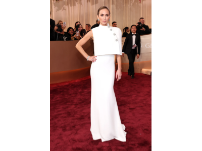 Emily Blunt ruhája a 2026-os Golden Globe-on sejteti az elképzeléseit a „Ördög Pradá visel 2”-höz.