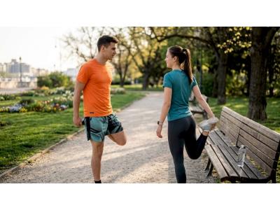 Sportos ruhadarabok előnyei: aktív fiatalok útmutatója